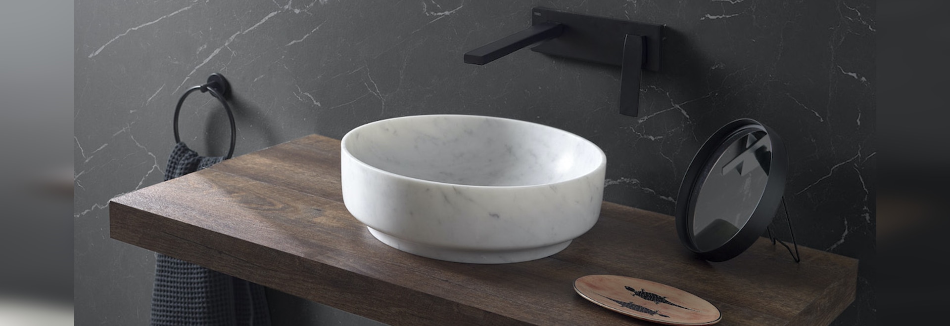 El mármol en los baños modernos - Carrer dels Llibrers, 46002 València