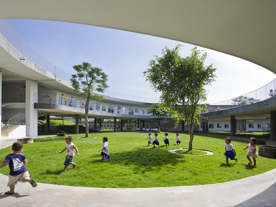 CULTIVO DE JARDÍN DE LA INFANCIA DE LOS ARQUITECTOS DEL VO TRONG NGHIA