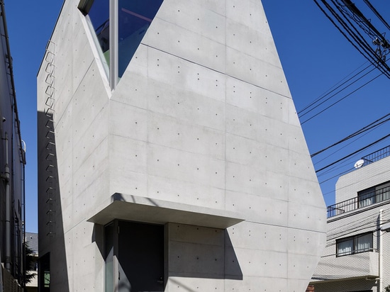 El taller Tekuto termina el hogar concreto cristalino para dos químicos