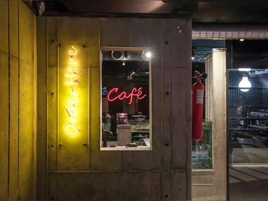 El café de los arquitectos de Modaam apunta crear una nueva clase de espacio público en Tehran