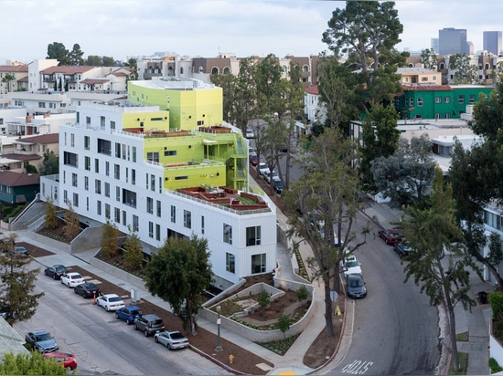 El complejo de apartamentos del estudiante de LOHA reduce una ladera de Los Ángeles