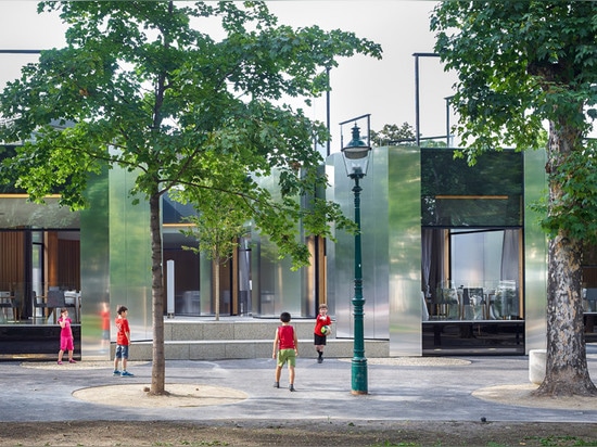 Los arquitectos de PPAG agregan la extensión reflejada al restaurante en Stadtpark de Viena