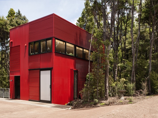 La casa, un hogar para un artista y el percussionist, mide solamente 90 sq m y fueron creados con un presupuesto derecho