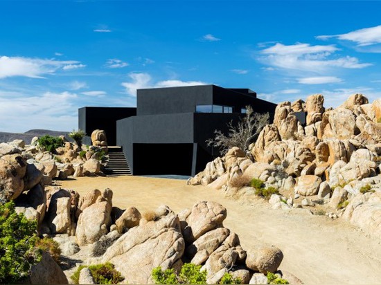 Casa negra del desierto por Oller y la arquitectura de Pejic