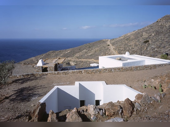 Un par de las casas de verano en Syros, Grecia de los arquitectos Block722