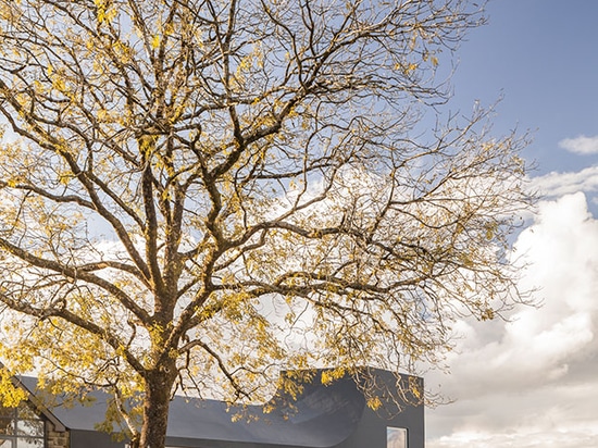 Esta casa existente en las cercanías de la aldea Inchigeelagh fue ampliada por último en los años 90, antes de que invitaran al equipo de Schietsch leyera más en el http://www.wallpaper.com/archite...