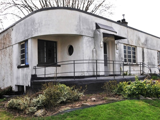 Esta casa Moderne de la línea aerodinámica de los años 30 consiguió una renovación y una adición contemporáneas