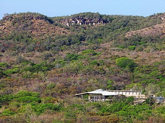 restaurante y recepción según lo visto de la zona oriental de la reserva de 600 acres