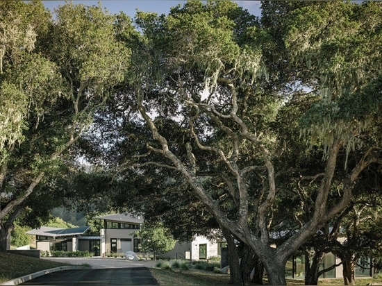 La casa solar imponente de la mariposa domina la conservación del recurso en California