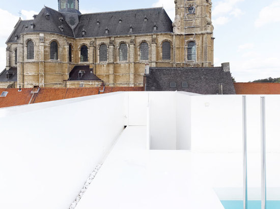 Barroco y azul: Piscina K por el dmvA Architecten en Grimbergen, Bélgica