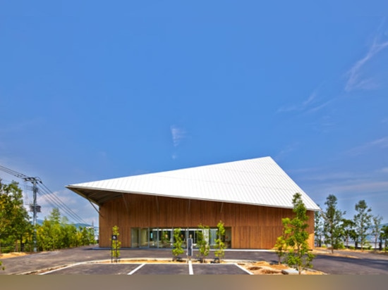 “Kengo Kuma extiende su hotel de Nagasaki de la terraza del jardín con un anexo asimétrico”