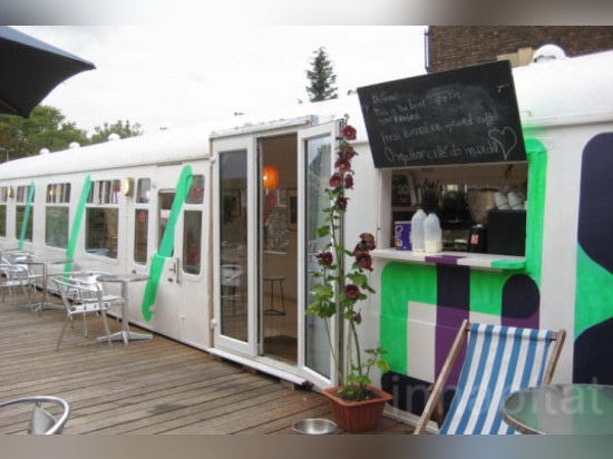 El café de Deptford de Londres transforma un carro viejo del tren en un restaurante de Eco