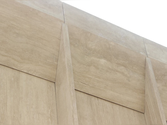 AIRE NATURAL Roman Travertine de GammaStone