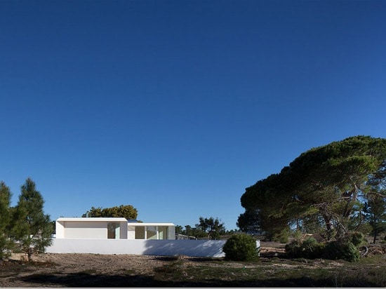 La casa de MIMA en Alentejo es la más última en una serie de hogares portugueses prefabricados