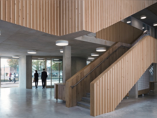 Londres viejo zapato-pule la fábrica transformada en oficinas de la caridad por Architecture 00