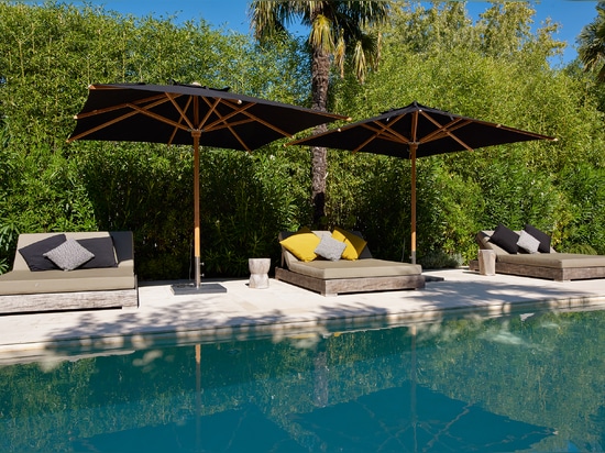 Una piscina pesonnalized en un estilo tropical