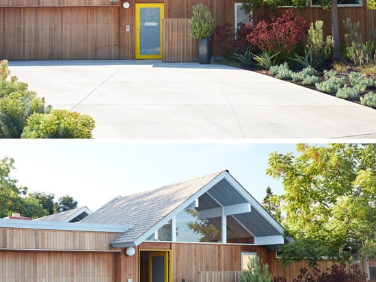 Esta casa moderna de Eichler de los mediados de siglo en California consiguió a un contemporáneo remodela