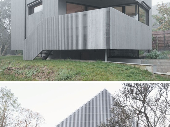 Un exterior angular rodea el interior minimalista de esta casa en Francia