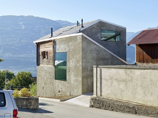 Una interacción del metal y de la madera en las montañas suizas de los arquitectos de Savioz Fabrizzi