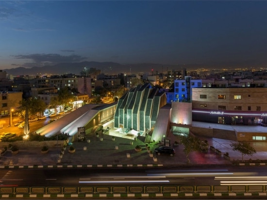 El ladrillo dentro de este centro de la comunidad hermoso de Teherán soplará su mente