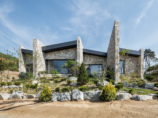 OBBA acumula la casa de piedra para los pares mayores en el campo coreano