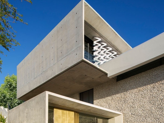 Esta casa concreta fue diseñada con las visiones que sorprendían que pasaban por alto la ciudad