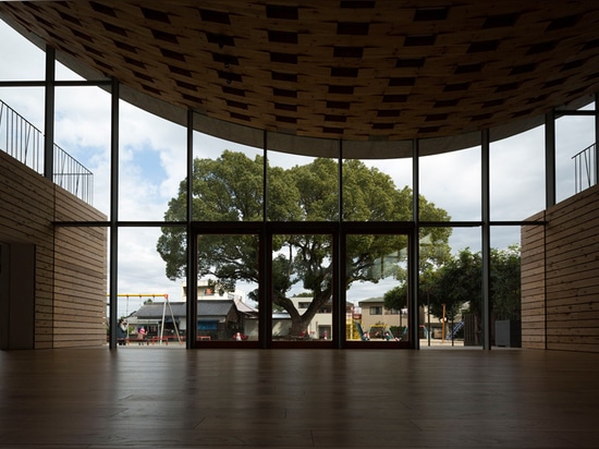 el estudio de los arquitectos del monte Fuji termina la escuela del chiryu con el tejado del barrido