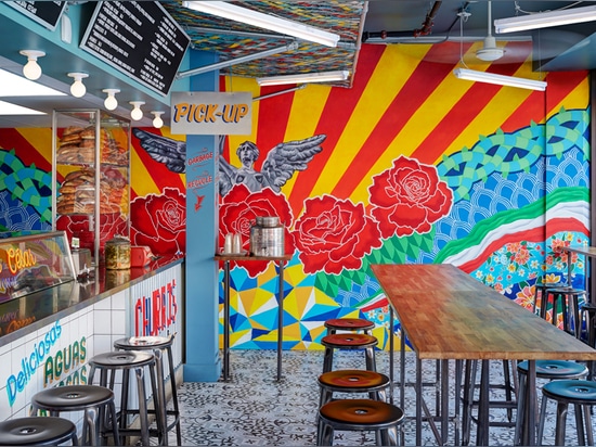 la tienda del bocadillo en Toronto por +tongtong imita soportes mexicanos del streetfood