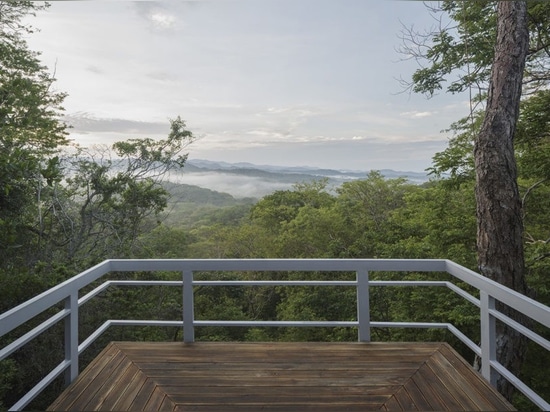 Casa Pájaro de Plata ofrece las vistas imponentes de la selva de Costa Rican