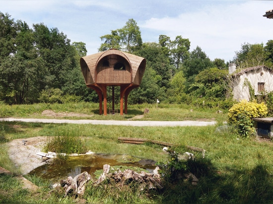 las estructuras de la armadura del estudio elevaron el refugio de los caminantes en el campo francés