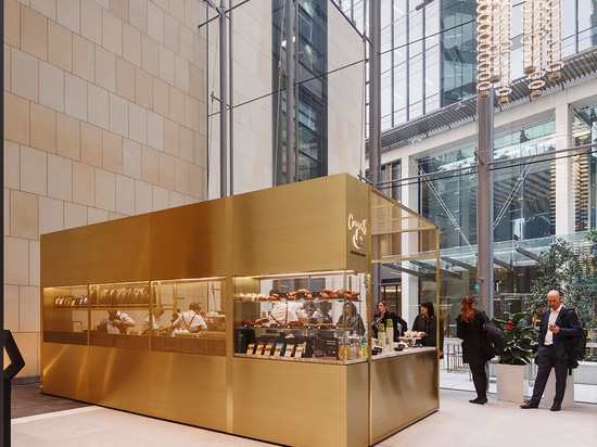 quiosco de cobre amarillo del café de las posiciones del bagot de maderas dentro de la torre de Sydney