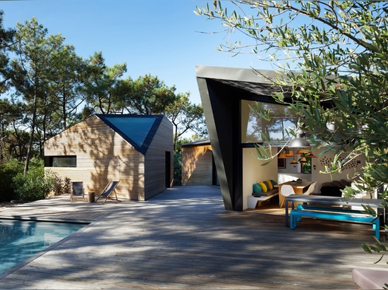 la cabina premiada del poolside de Du Pont del taller se oculta en las arboledas del pino de Francia