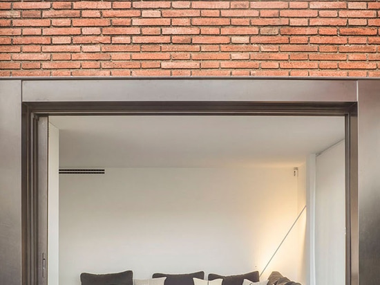 Interiores de Susanna Cots Has Designed The de un apartamento grande en Barcelona