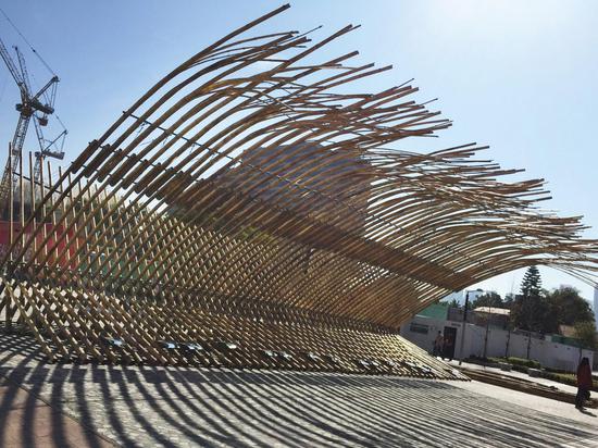 CONSTRUCCIÓN DE BAMBÚ 2014 EN EL CUADRADO DEL ARTE, JARDÍN DE SALISBURY, TSIM SHA TSUI