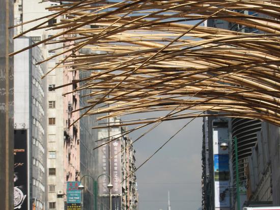 CONSTRUCCIÓN DE BAMBÚ 2014 EN EL CUADRADO DEL ARTE, JARDÍN DE SALISBURY, TSIM SHA TSUI