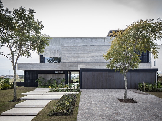 La casa del FSY de REMY en Buenos Aires utiliza un equilibrio ejemplar de materiales nobles