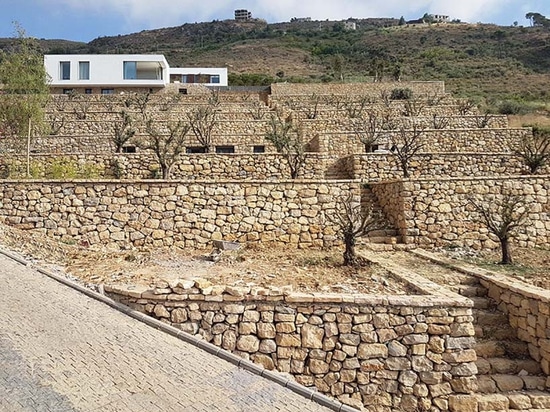 AccentDG diseña un chalet horizontal de la familia en las montañas del chouf de Líbano