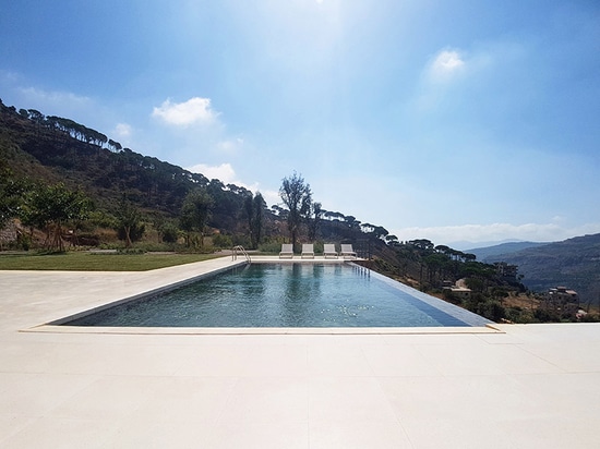 AccentDG diseña un chalet horizontal de la familia en las montañas del chouf de Líbano