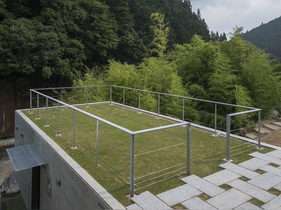 el sekiya del masato integra una cabina pesquera japonesa contemporánea en el riverbank de los diez en Nara