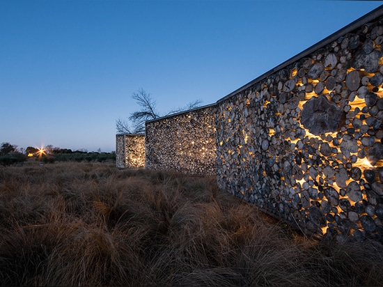 filtros de los arquitectos del morini ligeros con una fachada del registro para el club de golf en la Argentina