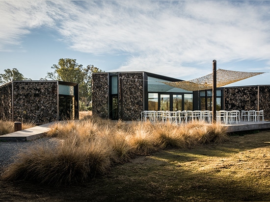 filtros de los arquitectos del morini ligeros con una fachada del registro para el club de golf en la Argentina