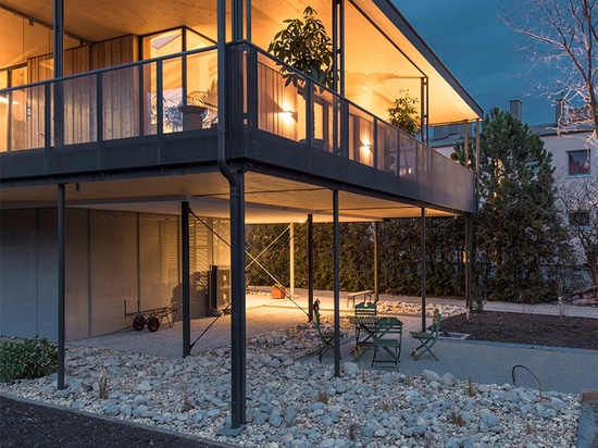 la ‘casa t’ de los viereck se une su espacio vital interior con la naturaleza circundante