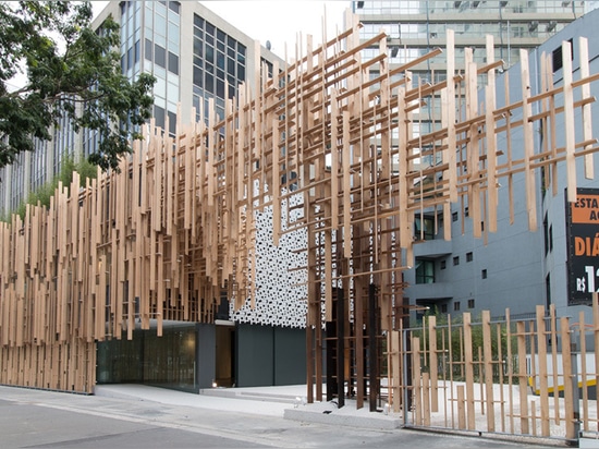 el centro kuma-diseñado kengo de la cultura en el são Pablo es puesto avanzado de la casa de Japón el primer