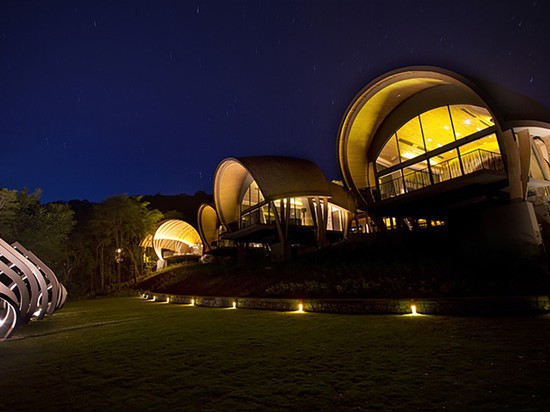 Un capullo inspiró el hotel en Costa Rica de Zürcher Architects