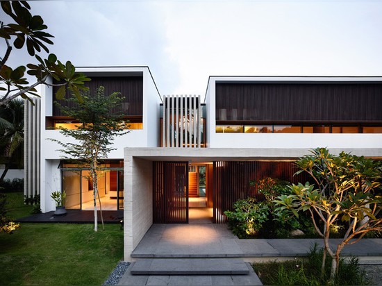 Una adición contemporánea y remodela para una casa en Singapur