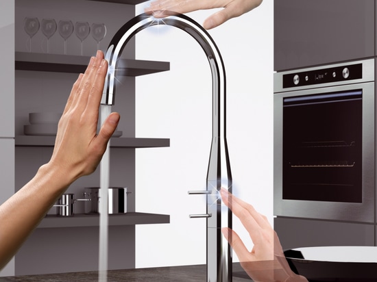 Tecnología de TOUCH-ME para los golpecitos de la cocina de Remer Rubinetterie