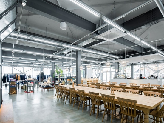 Kengo Kuma transforma un almacén de Tokio en una tienda con estilo llamada La Kagu