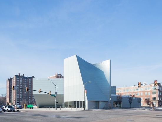 El último museo de Steven Holl es una experiencia del movimiento a tiempo