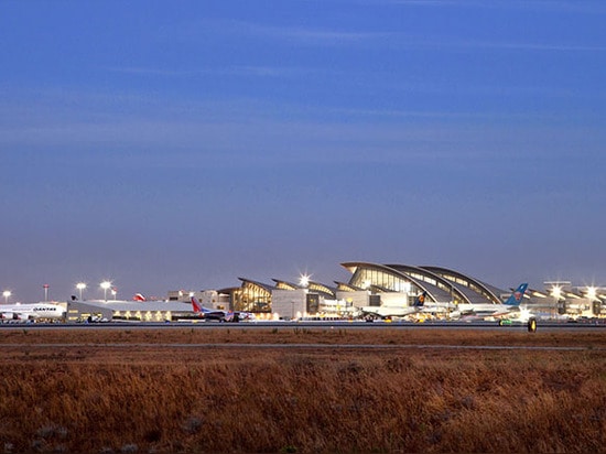 Terminal de Tom Bradley de los arquitectos de Fentress el nuevo recibe la certificación del oro de LEED