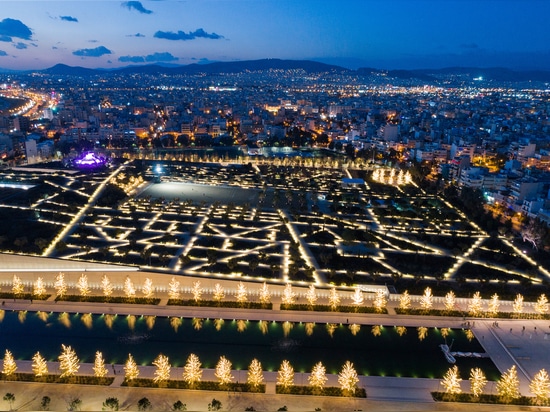 El parque es un lugar único para los conciertos del aire abierto de la noche y los acontecimientos al aire libre, al igual que el caso con el festival de apertura de cuatro días. © SNFCC/Yiorgis Ye...